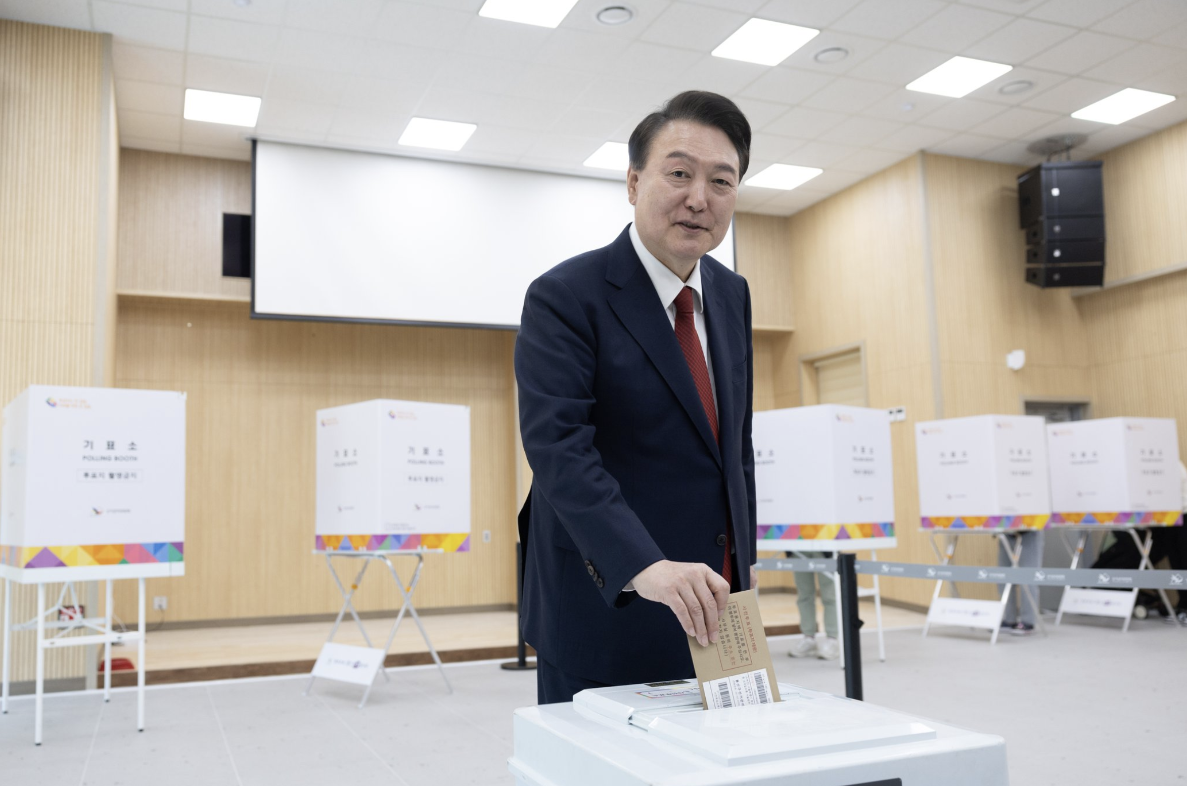 President Yoon casting his ballot in the election.